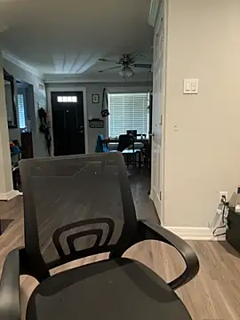 Snapshot of ThicBunz chatting on December 3, 3:54 pm ThicBunz online show from December 3, 3:54 pm