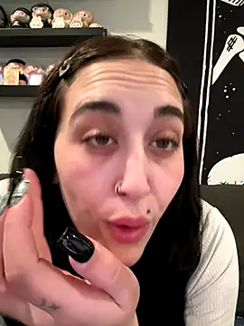 Snapshot of ThicBunz chatting on December 14, 3:45 am ThicBunz online show from December 14, 3:45 am