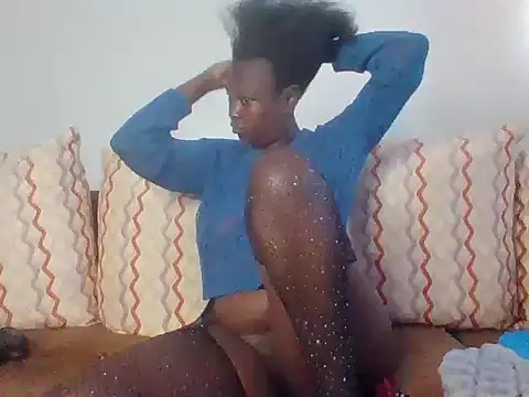 Snapshot of Sexiebony12 chatting on June 28, 6:19 am Sexiebony12 online show from June 28, 6:19 am