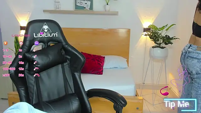 aixa 15 online show from March 21, 12:06 pm