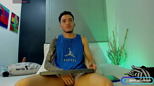 Tylergiuseppe  online show from December 23, 11:28 pm