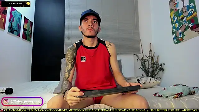 Tylergiuseppe  online show from February 22, 9:37 pm