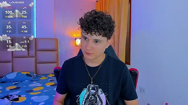 Snapshot of Nathan_Bluee chatting on March 6, 1:03 pm Nathan Bluee online show from March 6, 1:03 pm