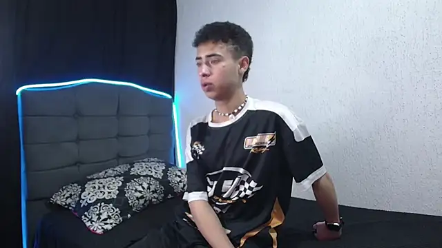 sexybat twink online show from December 22, 10:47 pm