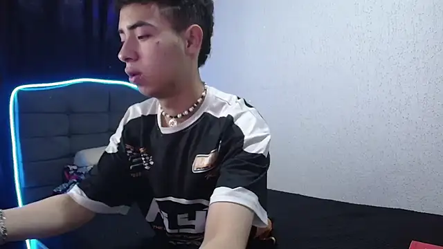 sexybat twink online show from December 23, 8:03 pm