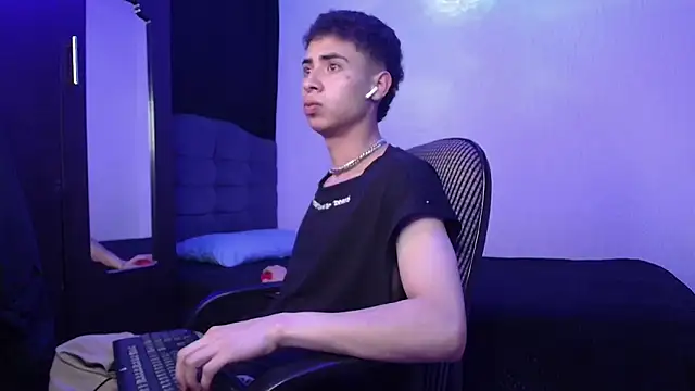 sexybat twink online show from February 10, 3:35 am