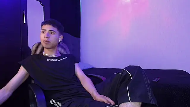 sexybat twink online show from February 13, 11:37 pm