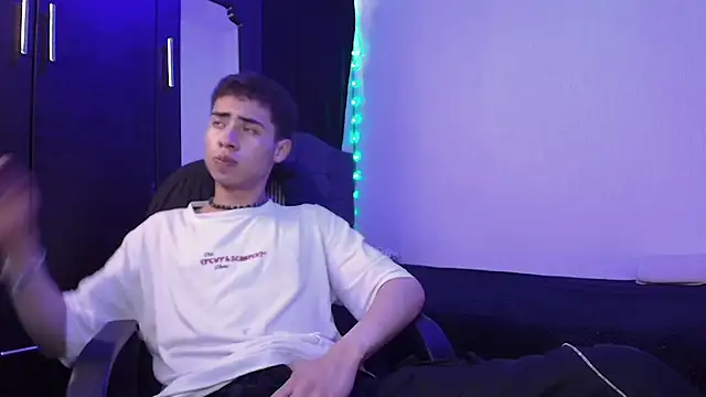 sexybat twink online show from February 26, 2:46 pm