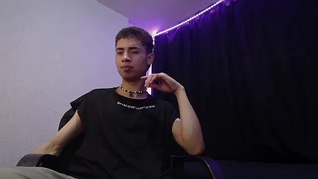 sexybat twink online show from March 14, 12:10 am