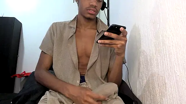 Skinnyblackman online show from March 12, 4:40 am