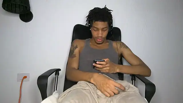 Skinnyblackman online show from June 18, 4:13 am