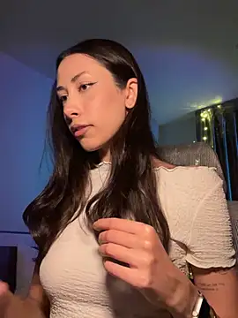 Sophiehii online show from May 3, 11:38 am