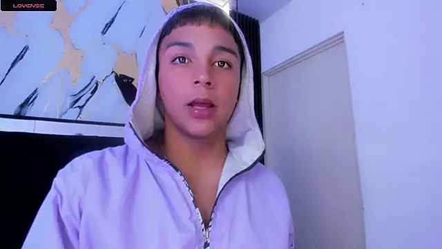 Snapshot of Seductivo_jr chatting on May 7, 5:35 am Seductivo jr online show from May 7, 5:35 am