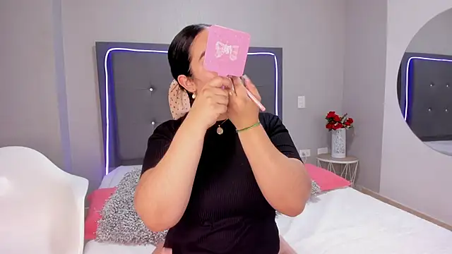 emma lye online show from October 6, 9:23 pm