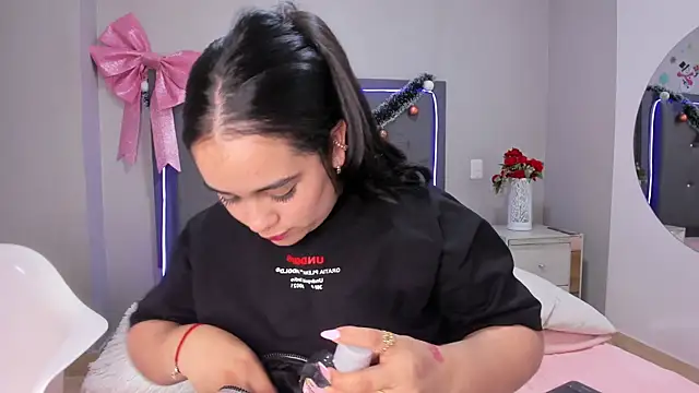 emma lye online show from December 14, 9:14 am