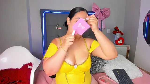 emma lye online show from March 31, 9:04 pm