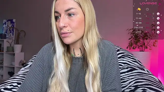 Tanya Acid online show from December 3, 3:21 pm