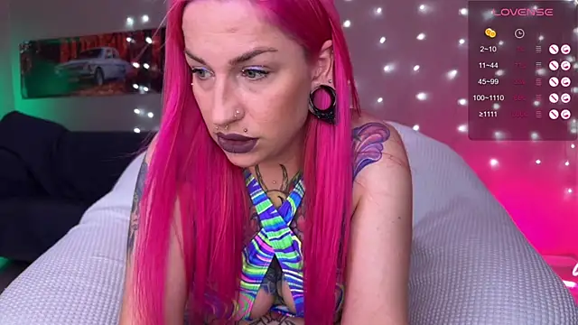 Snapshot of Tanya_Acid chatting on June 10, 3:55 pm Tanya Acid online show from June 10, 3:55 pm