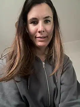 Sara darling online show from December 9, 9:39 am