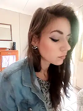 Snapshot of Missmesexycouple69 chatting on September 20, 10:05 am Missmesexycouple69 online show from September 20, 10:05 am