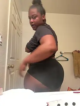 Prettynthick12 online show from March 14, 12:39 am