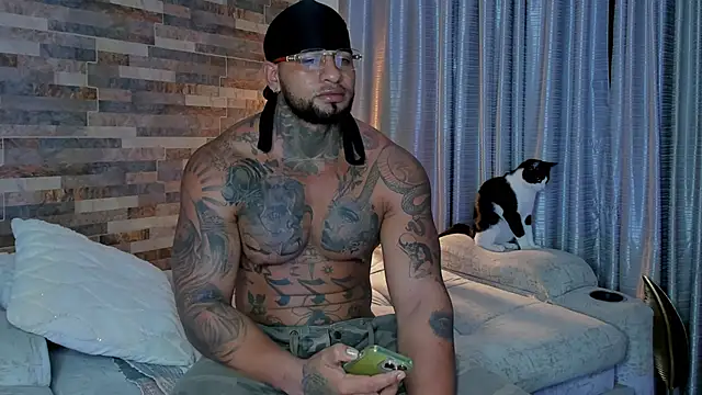 Snapshot of zaiin_diesel chatting on December 10, 10:06 am zaiin diesel online show from December 10, 10:06 am