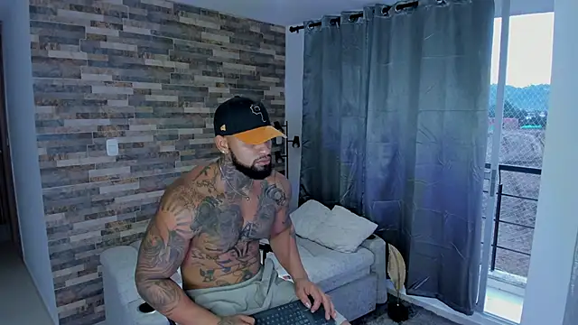 Snapshot of zaiin_diesel chatting on January 24, 11:02 pm zaiin diesel online show from January 24, 11:02 pm