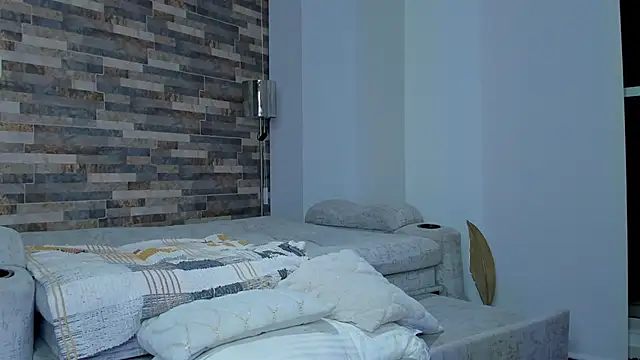 Snapshot of zaiin_diesel chatting on February 25, 10:15 am zaiin diesel online show from February 25, 10:15 am