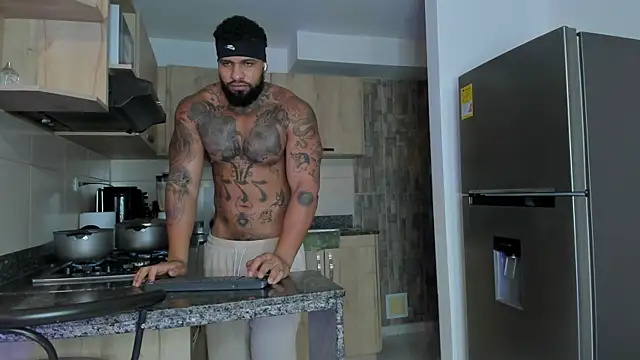 Snapshot of zaiin_diesel chatting on March 6, 6:05 pm zaiin diesel online show from March 6, 6:05 pm