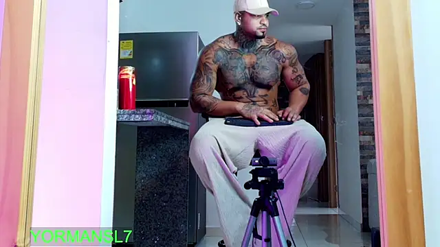 Snapshot of zaiin_diesel chatting on November 26, 11:33 am zaiin diesel online show from November 26, 11:33 am