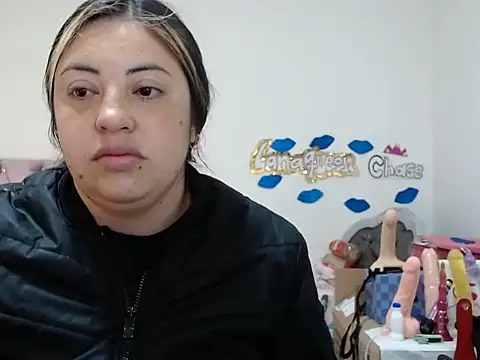 lanaqueen699 online show from February 5, 12:06 pm