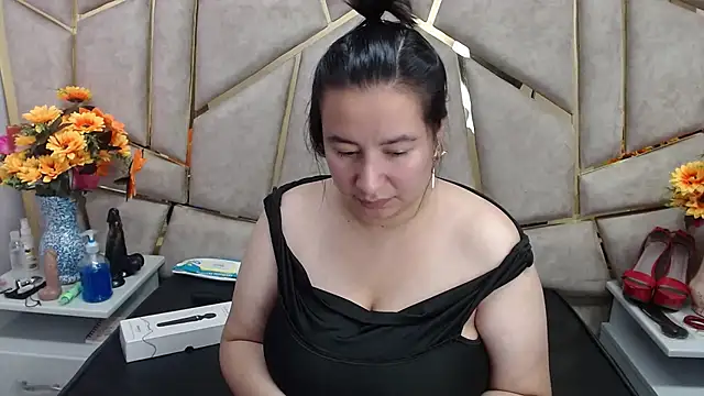 NaomyPrinces online show from January 24, 1:57 pm