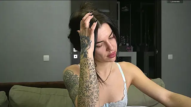 Snapshot of Alice_melice chatting on February 16, 6:43 pm Alice melice online show from February 16, 6:43 pm