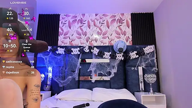 Larabrooks online show from October 25, 8:00 am