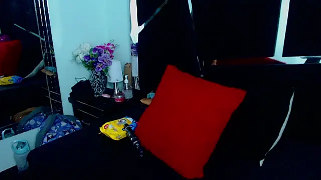 UnderBaby  online show from January 9, 8:33 pm