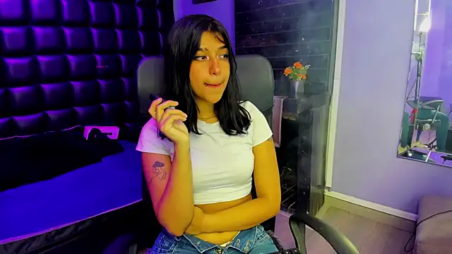 UnderBaby  online show from September 20, 3:07 am