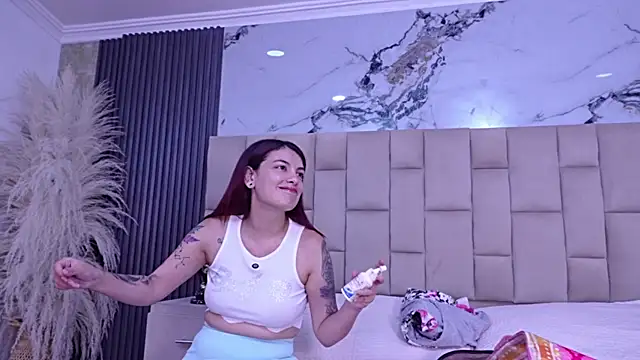 Snapshot of Melany_Luv chatting on June 5, 9:31 pm Melany Luv online show from June 5, 9:31 pm