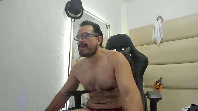 Snapshot of SbasTone_Muscle chatting on October 24, 11:39 am SbasTone Muscle online show from October 24, 11:39 am