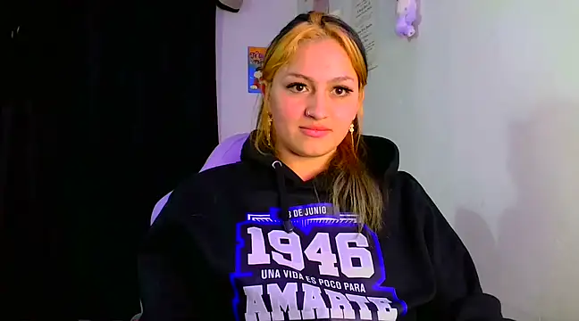 lucycherry   online show from December 31, 6:05 am