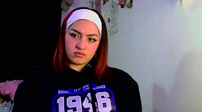 lucycherry   online show from March 6, 3:46 am