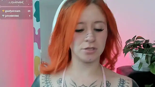 Snapshot of Daarlene chatting on March 12, 10:07 pm Daarlene online show from March 12, 10:07 pm