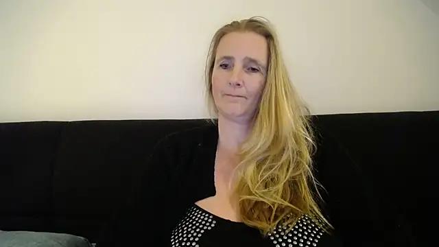 XXNikkie online show from December 21, 7:38 pm