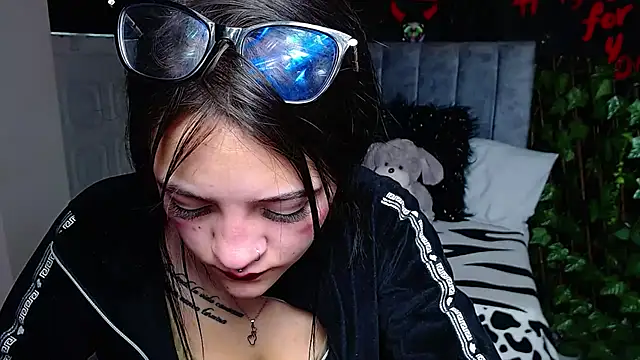 Violettasquirt online show from April 23, 1:46 pm