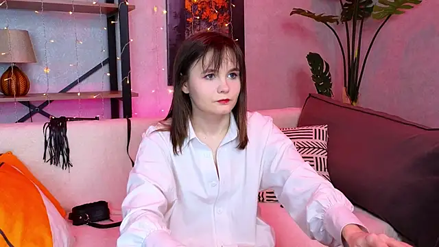 Snapshot of CiriRianonn chatting on February 22, 4:18 am CiriRianonn online show from February 22, 4:18 am