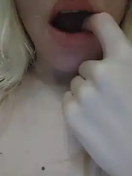 Linda 999 online show from February 28, 10:20 am