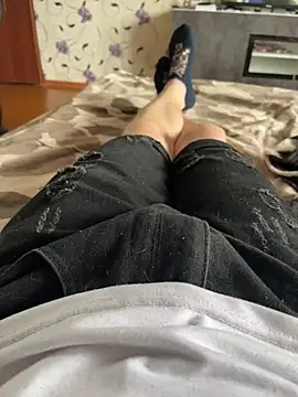 red red00 online show from April 9, 10:20 am