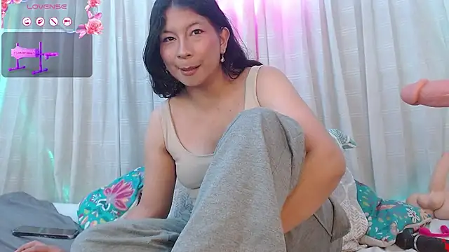 Snapshot of zoewilliams2 chatting on December 14, 4:18 am zoewilliams2 online show from December 14, 4:18 am