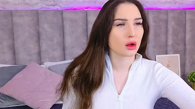 RoxiLester online show from February 6, 5:03 am