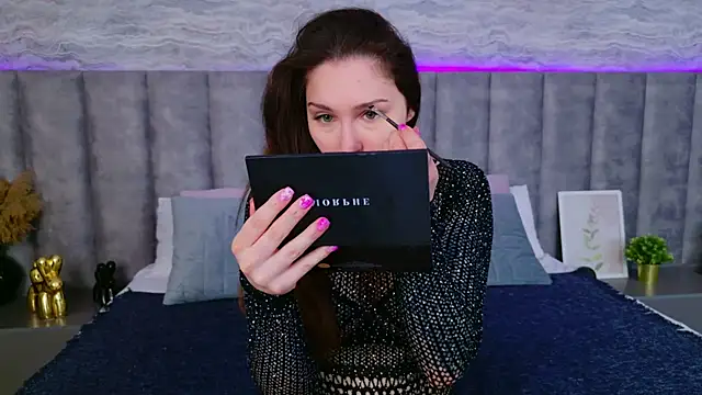 RoxiLester online show from March 16, 5:03 am