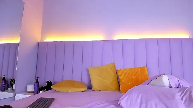 cute nahiabe online show from December 3, 6:26 am